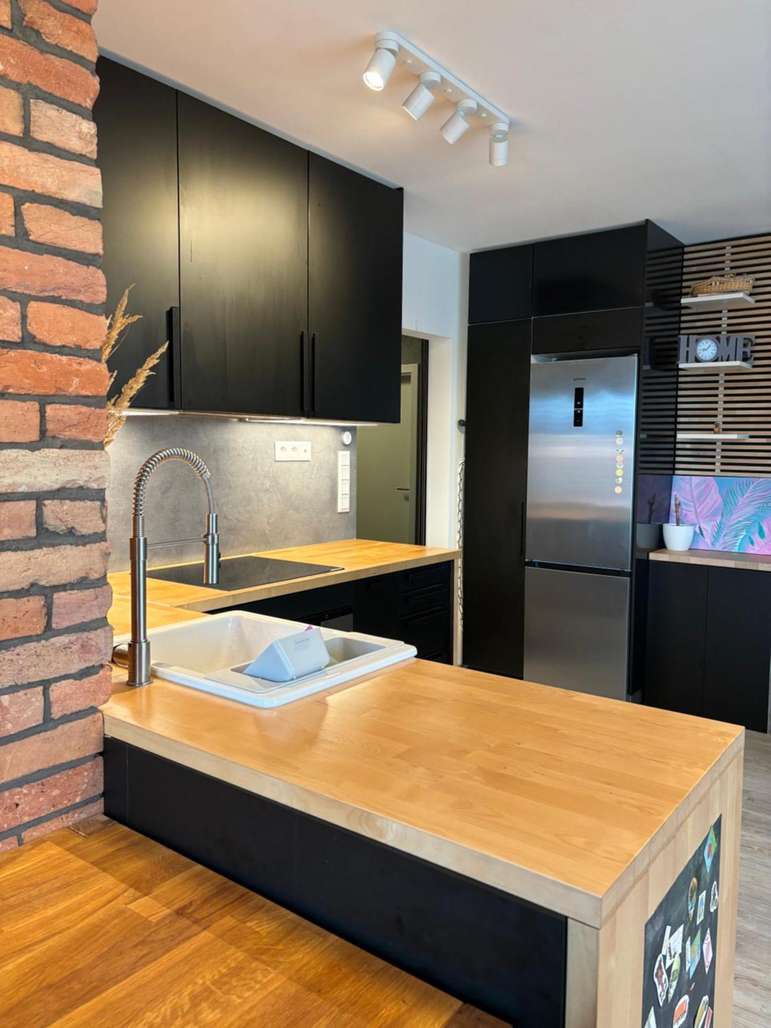 Premiere - Private Parking Apartment *